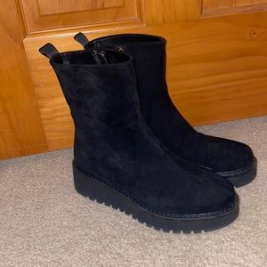 Azura mendiappa wedge boot